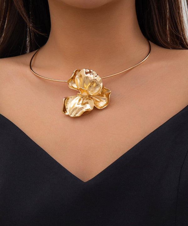 Boutique Gold Metal Wrinkled Floral Pendant Necklace