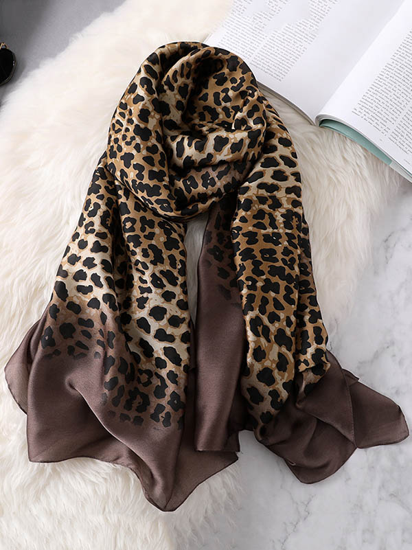 Stylish Leopard Gradient Silk Scarf